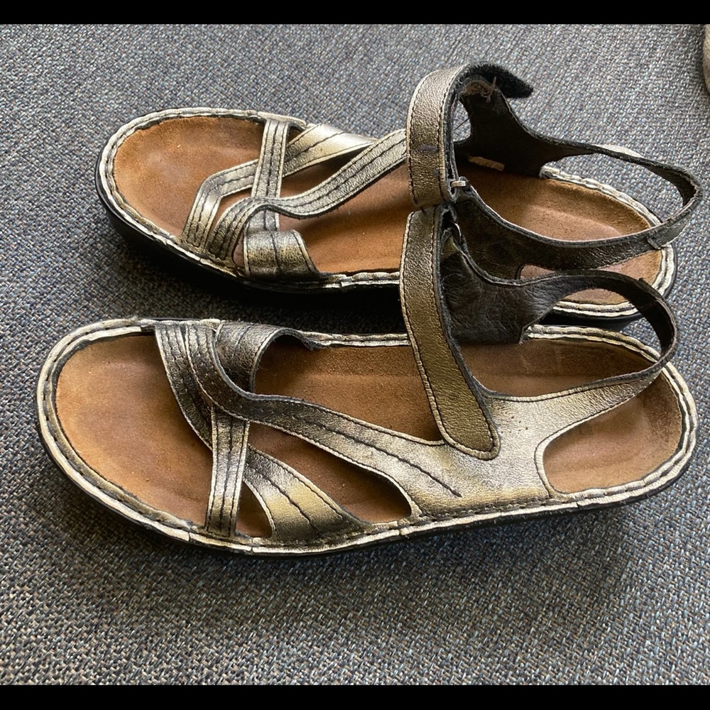 Naot metallic strap sandal size 37